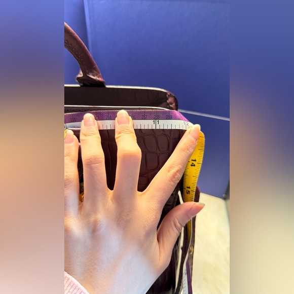 Alexander McQueen Burgundy Croc Embossed Leather Bag - Picture 16 of 16